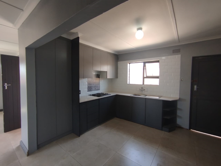 4 Bedroom Property for Sale in Louwville Western Cape